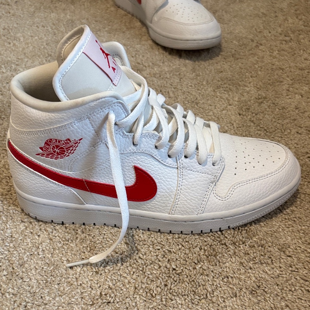 Nike White and Red Athletic High-Tops